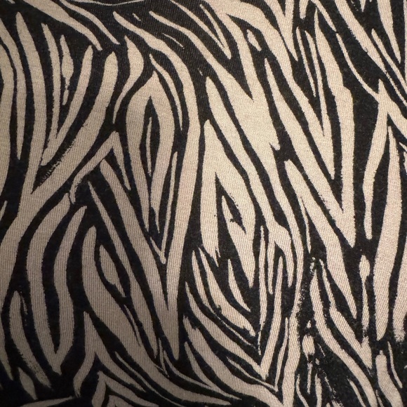 Kinesis Black and tan Patterned Women's Top - Picture 2 of 5